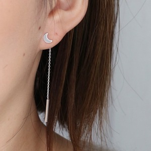 月とチェーンのシルバーピアス