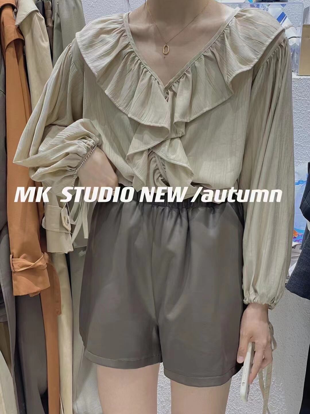 フリルカラーブラウス　AJ2205-742