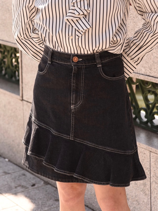 See By Chloe / denim asymmetry design mini skirt.