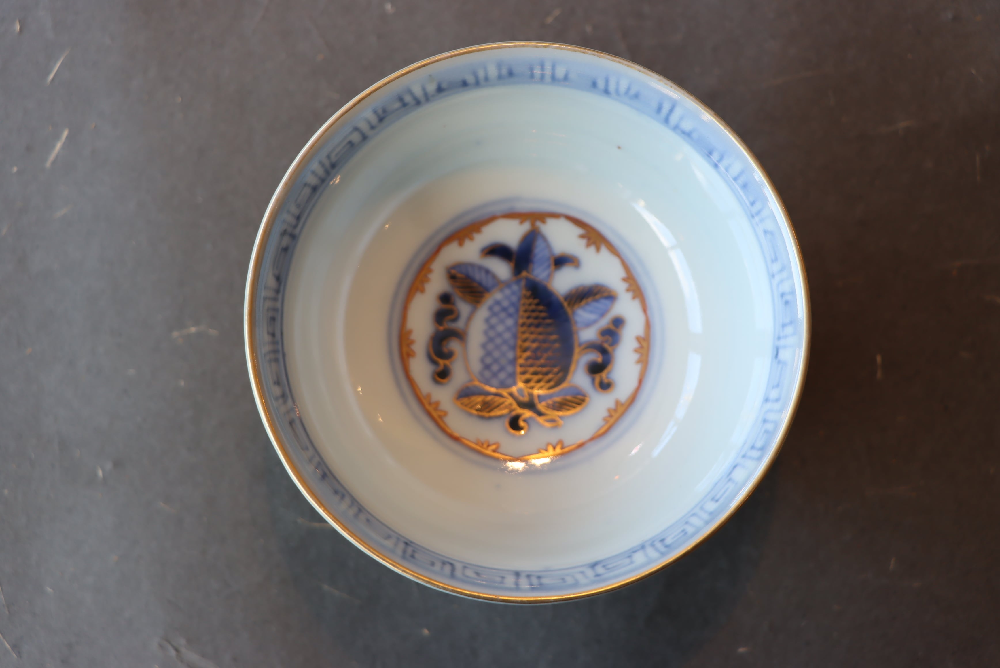 伊万里焼 色絵 桃手 鶴亀翁文 蓋茶碗 通りもの/Imari coverd bowl