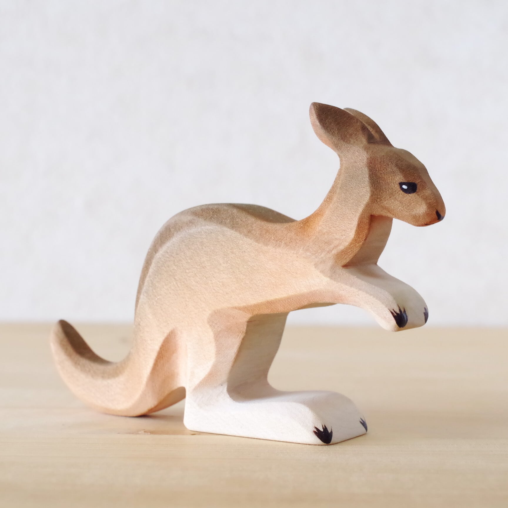 モダンペット／カンガルー　復刻ヴィンテージ bumbutoys カンガルーの親子 | 木のおもちゃ専門店 おもちゃ箱