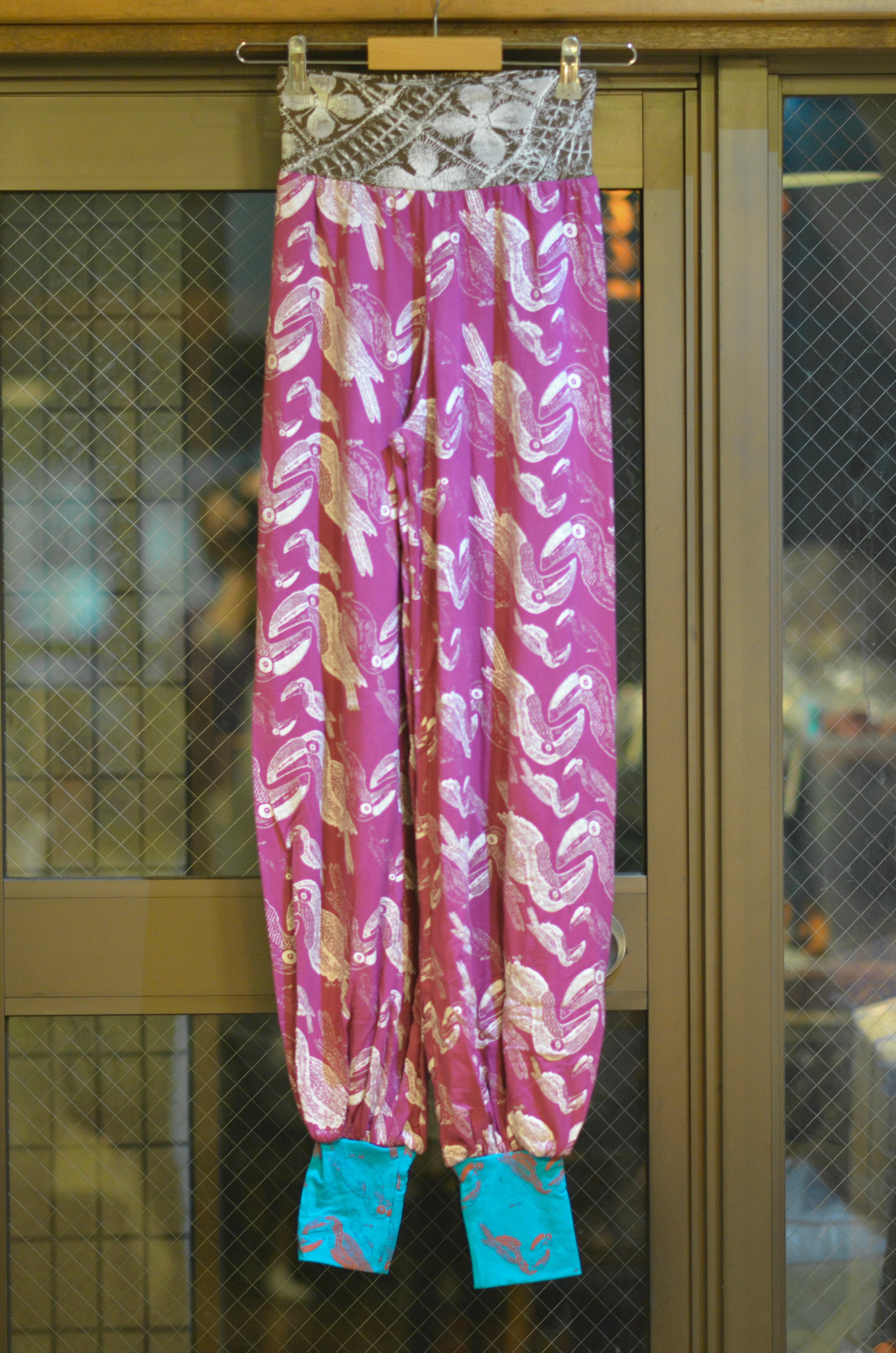 ホォアナデアルコ　アラジンパンツ　サイズ1 ニャンドゥティ柄 ホォアナデアルコ アラジンパンツ サイズ1 ニャンドゥティ柄