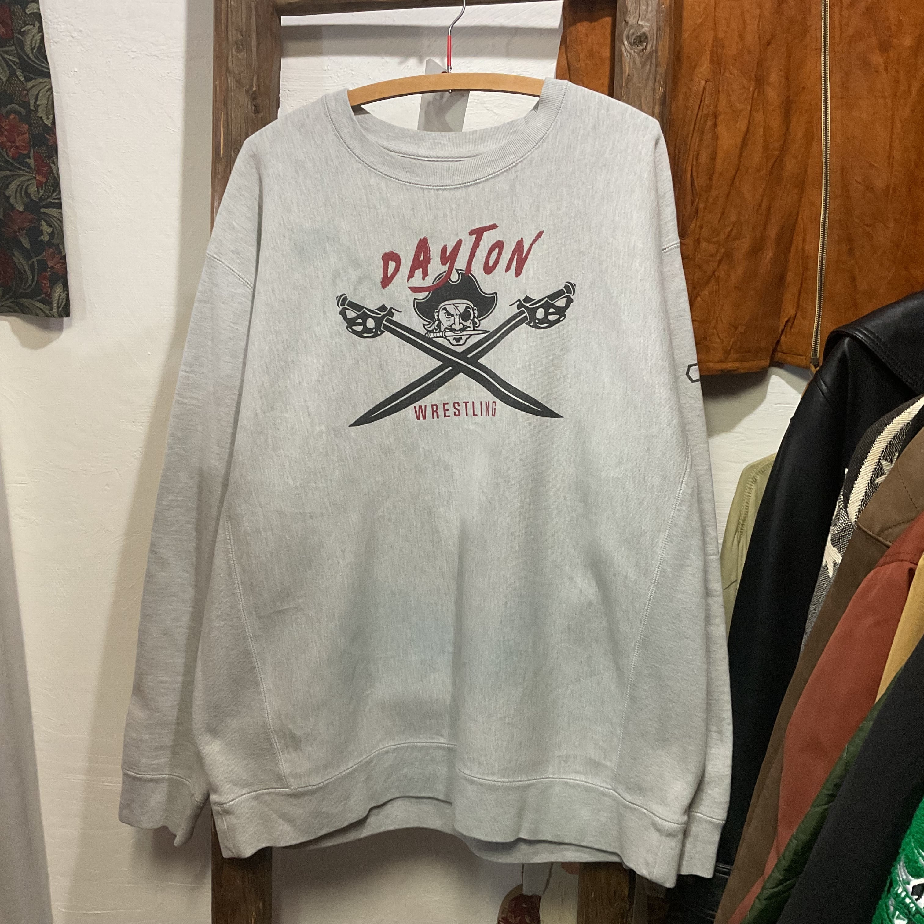 DAYTON WRESTLING Cross-Swords Graphic Sweatshirt (Gray) / RUDIE 