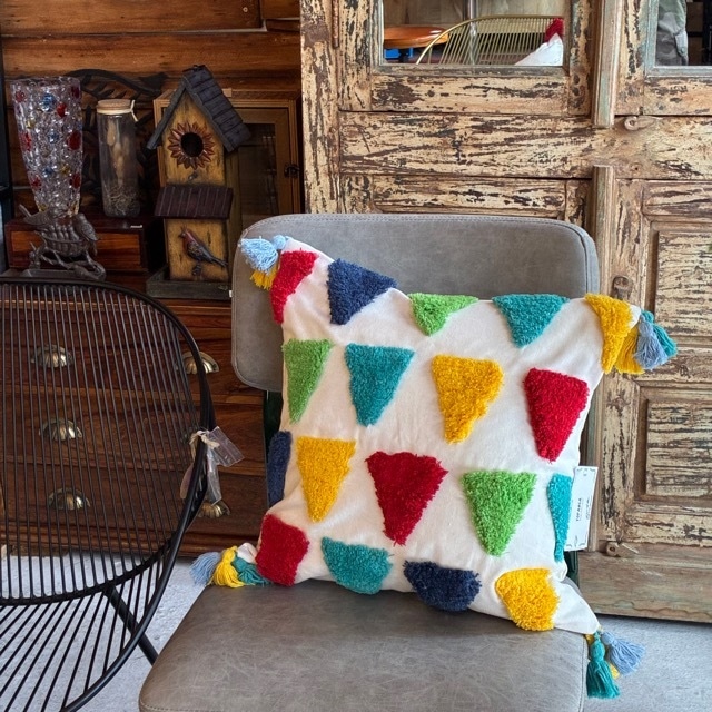 TOPANGA Homefurnishing  Rainbow Colorful Cushion Cover Triangle レインボーカラフルクッションカバー　トライアングル　45×45cm　フリンジ付き　刺繍　カバーのみ　インナークッション