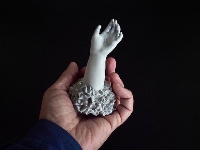 Etrange petite piece 401 手のオブジェ Ⅱ