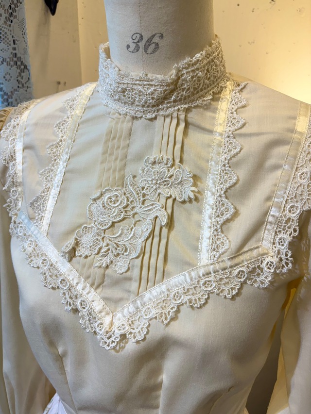 vintage "GUNNE SAX" ivory lace blouse