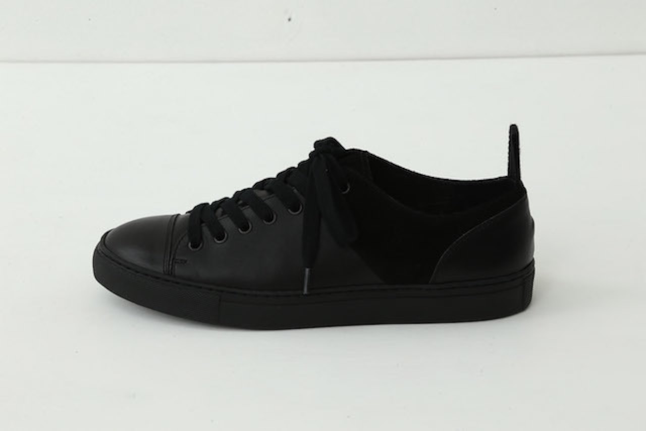 LOWCUT SNEAKERS