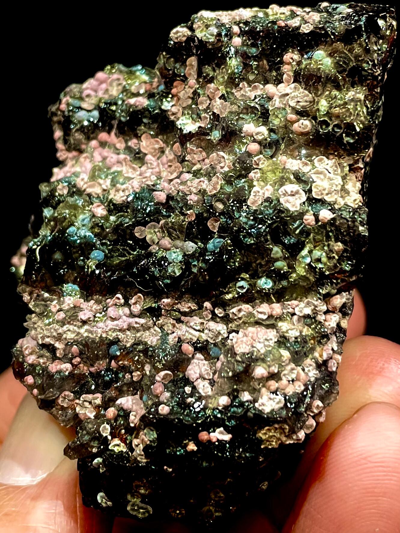 3) 天と地を繋ぐ「ピンク・クリストバライト」黒曜石