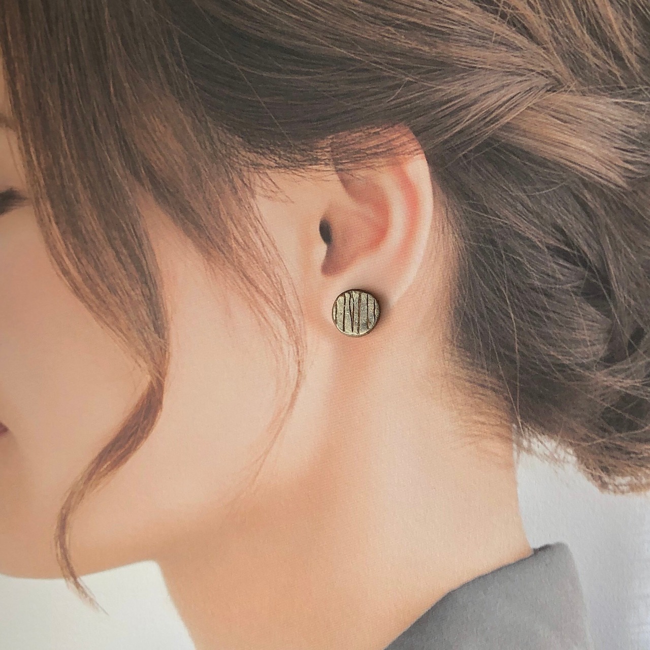 【信楽焼】ぴりっときりっとアクセント 陶器 伝統工芸 イヤリング ピアス シンプル オフホワイト ダークブラウン