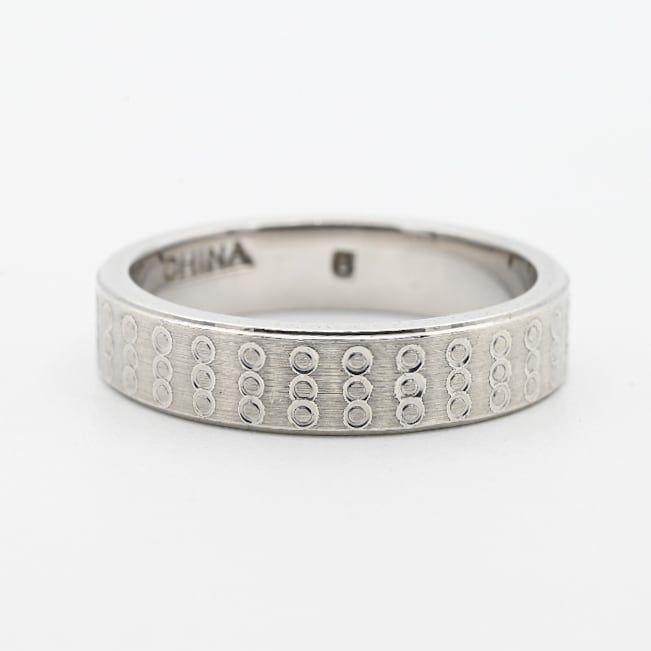 Sophisticated Circle Accent Band Ring #12.5 / China