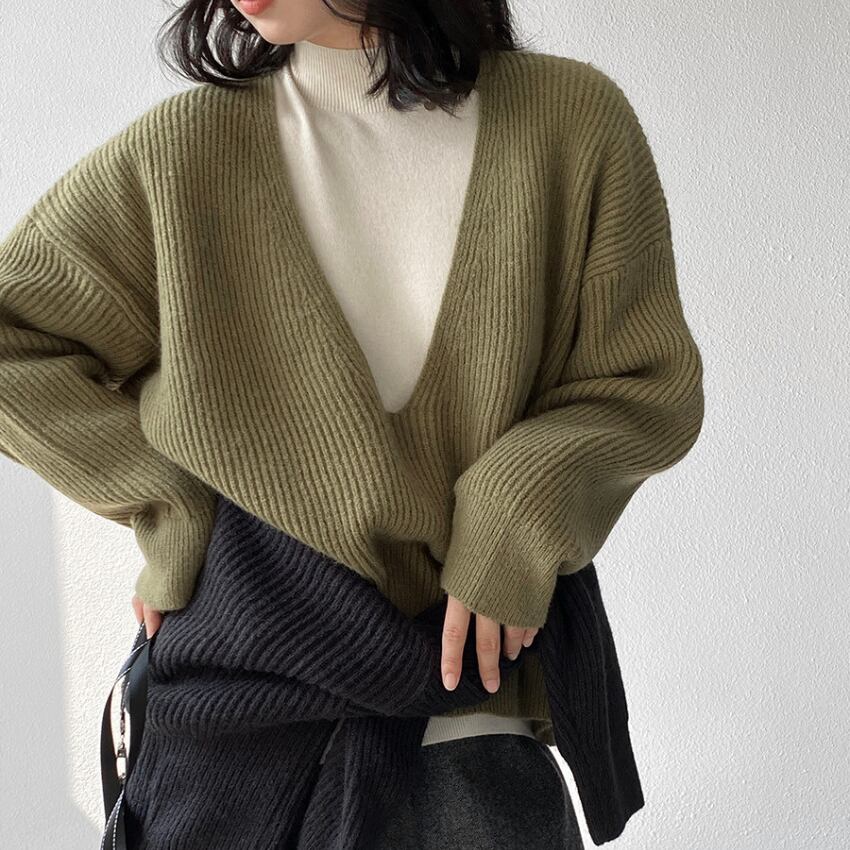 deep v-neck knit　J00353
