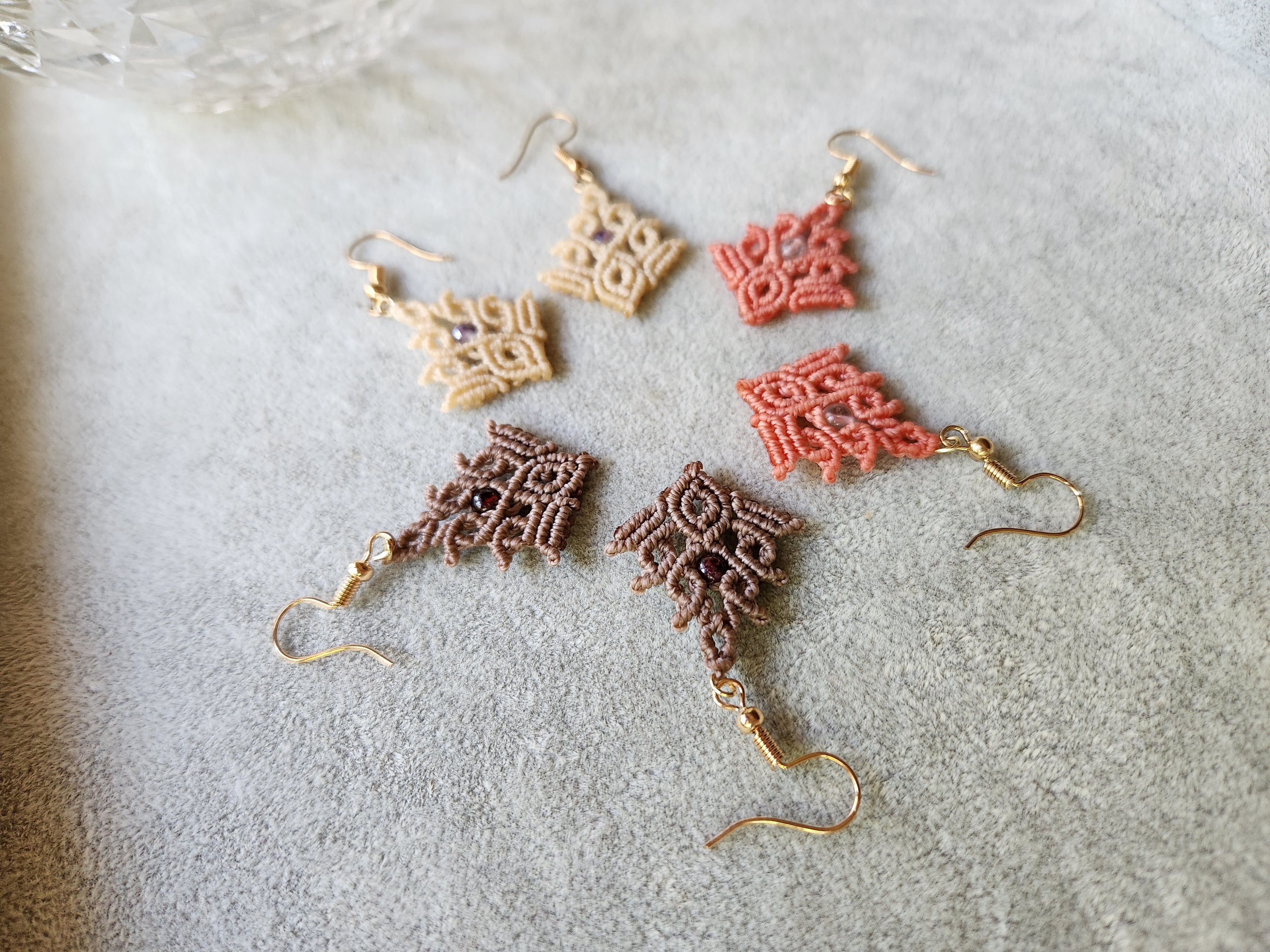 No.196 チェコビーズ 薄い赤のグラデーションピアス ハンドメイド No.196 チェコビーズ 薄い赤のグラデーションピアス ハンドメイド