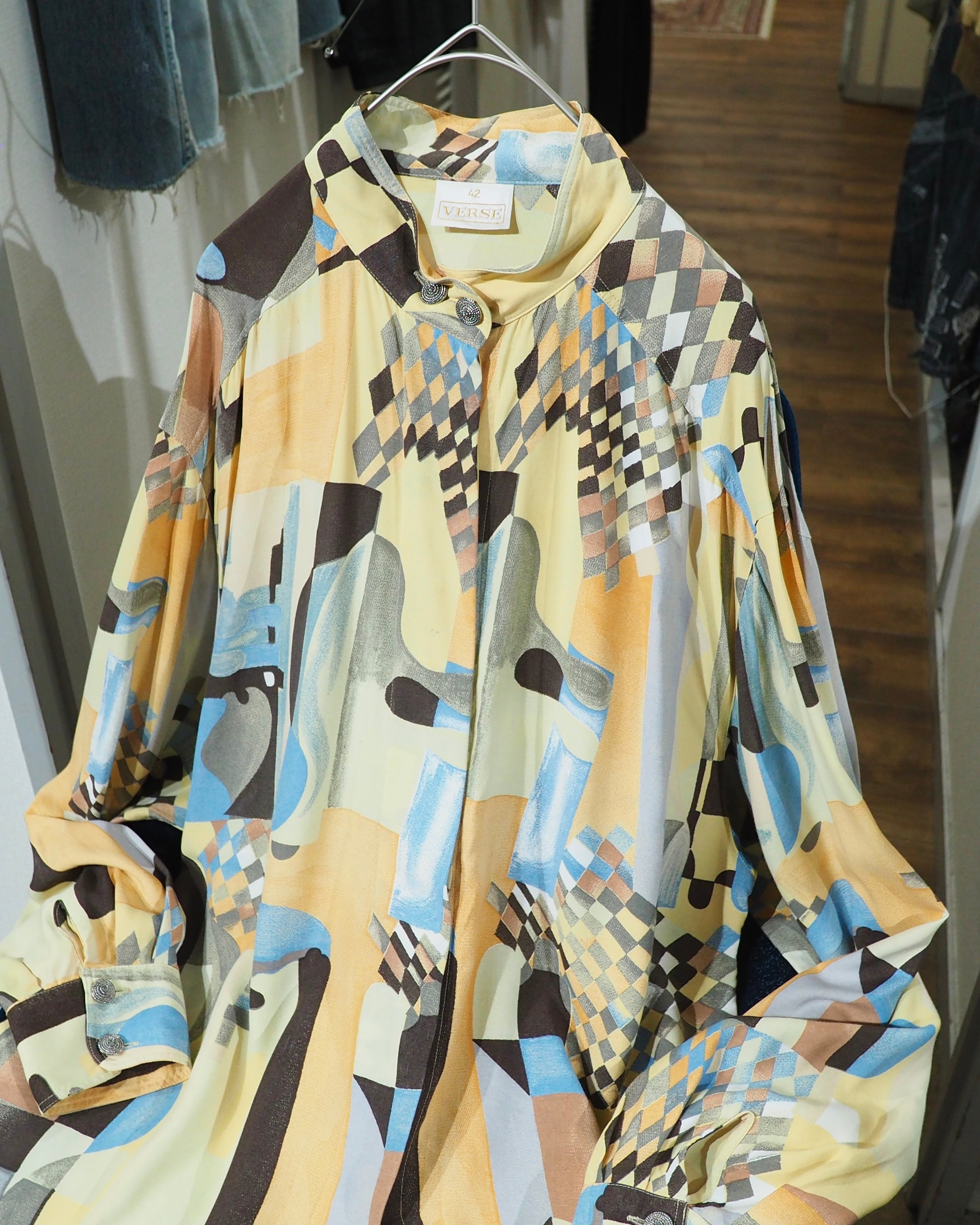 1980 - 90s Beautiful Abstract Art Painting vintage Drape No Collar Shirt
