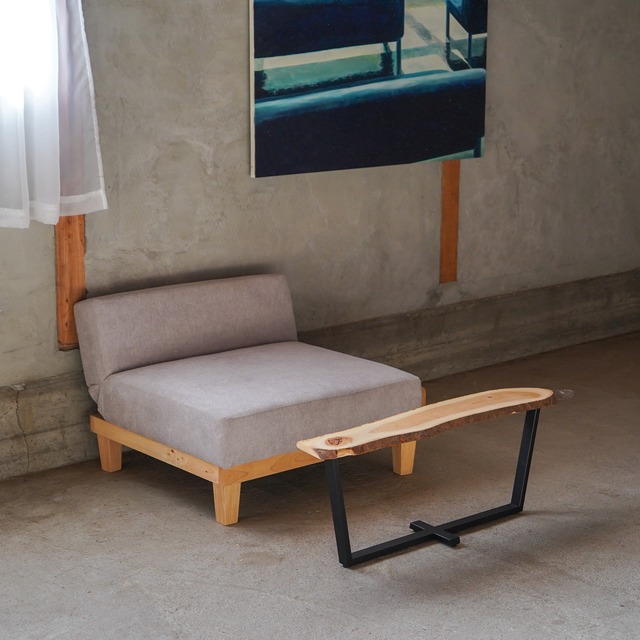 細長い山桜のローテーブル