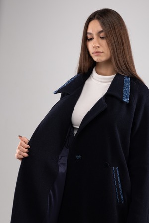 ウクライナ産プレミアムウール100%ロングコート（蒼）平行縫い　シルク手刺繍