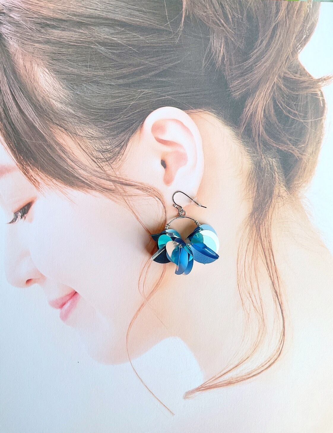 キラキラ爽やかブルー系⭐︎軽い！スパンコールピアス | sukonbu