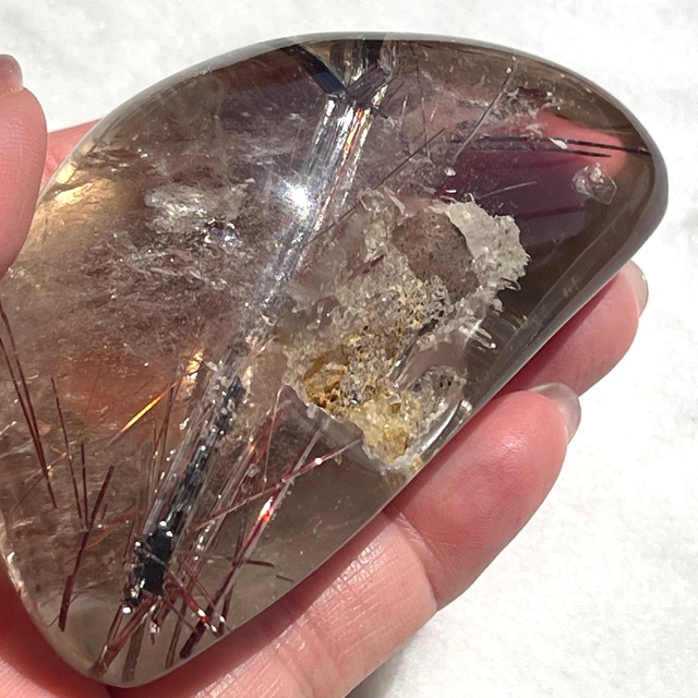 【特別価格】ブロンズ（タイチン）ルチルクォーツ　握り石（虹入り）　3229