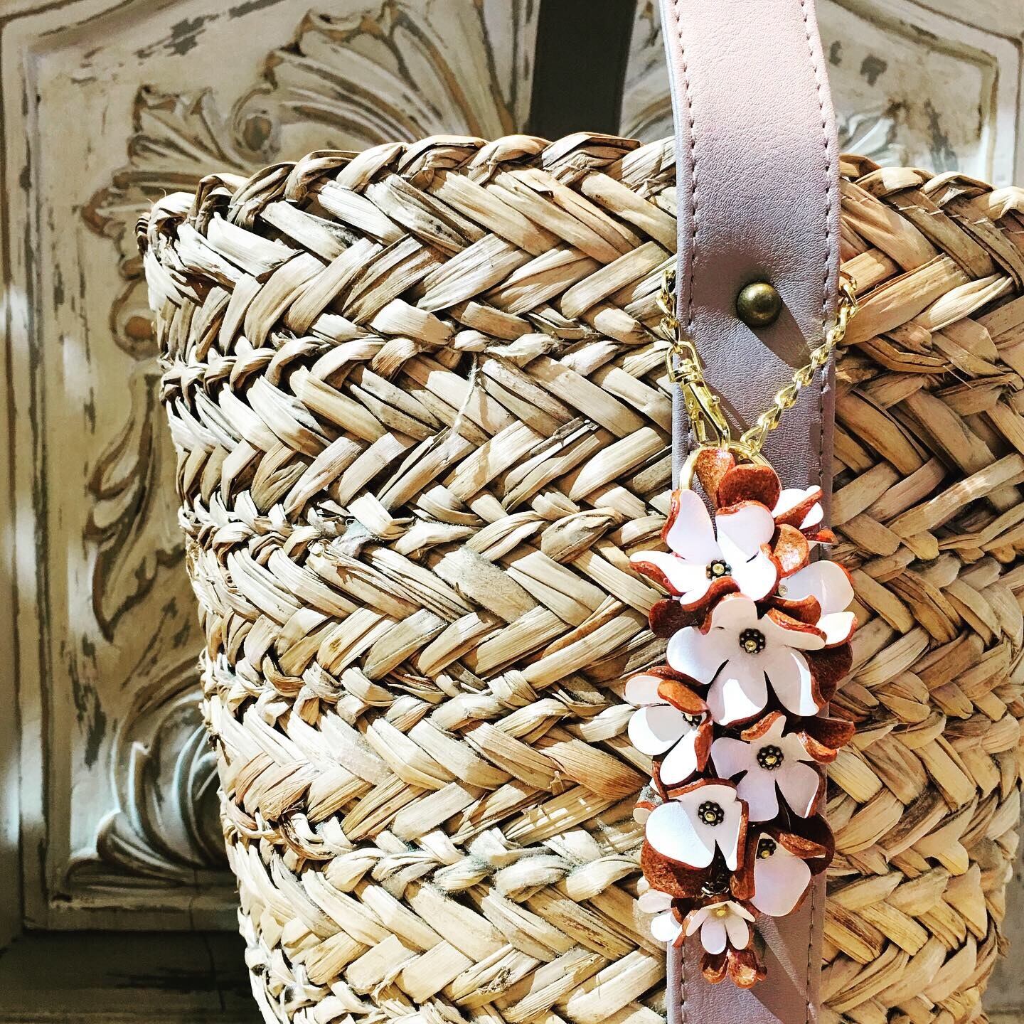 完成品】ストックフラワーバッグチャーム(花色ホワイト