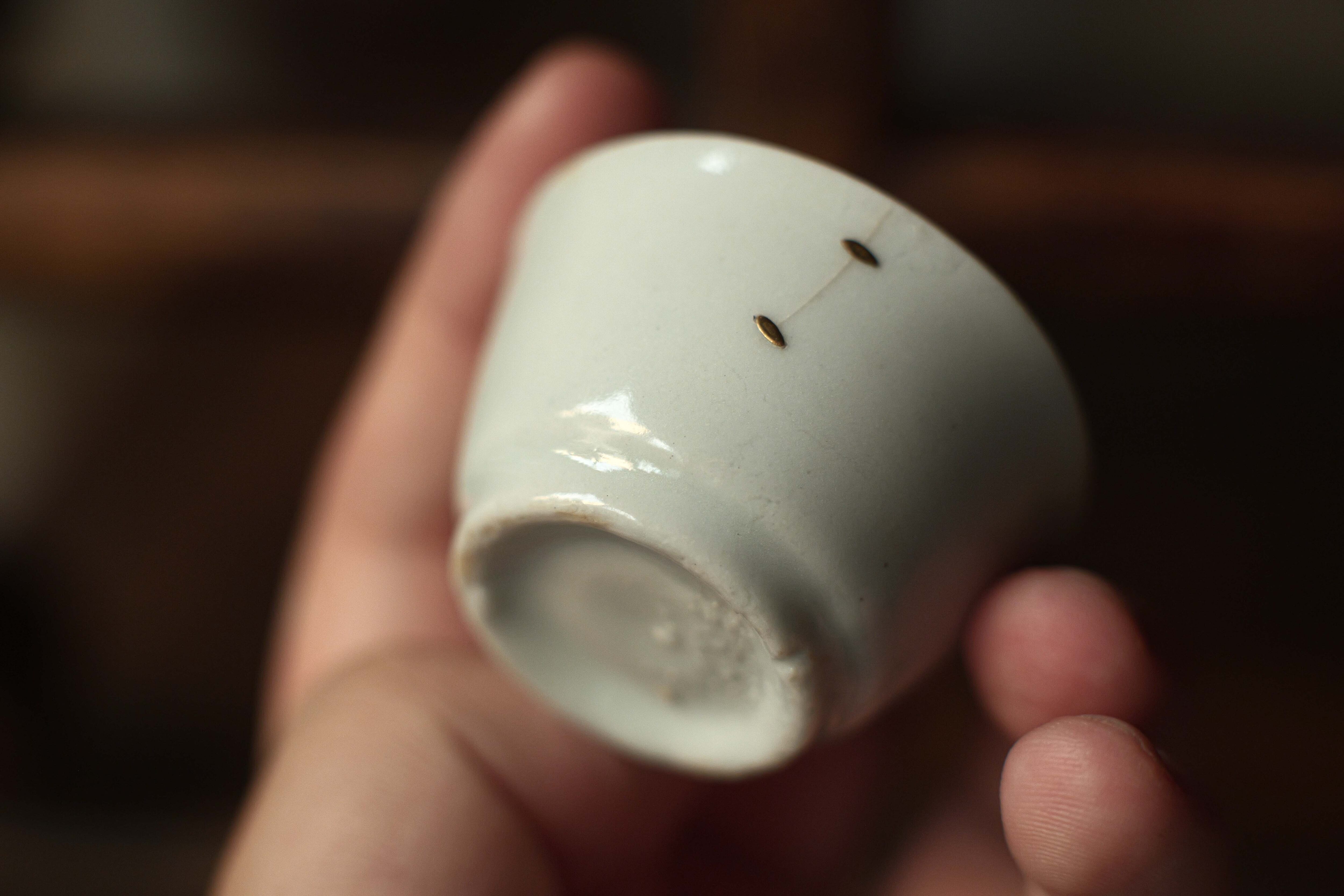 明代 徳化白磁茶杯<馬蹄杯>・鎹×金継ぎ入（満水約24cc・約1368-1644年