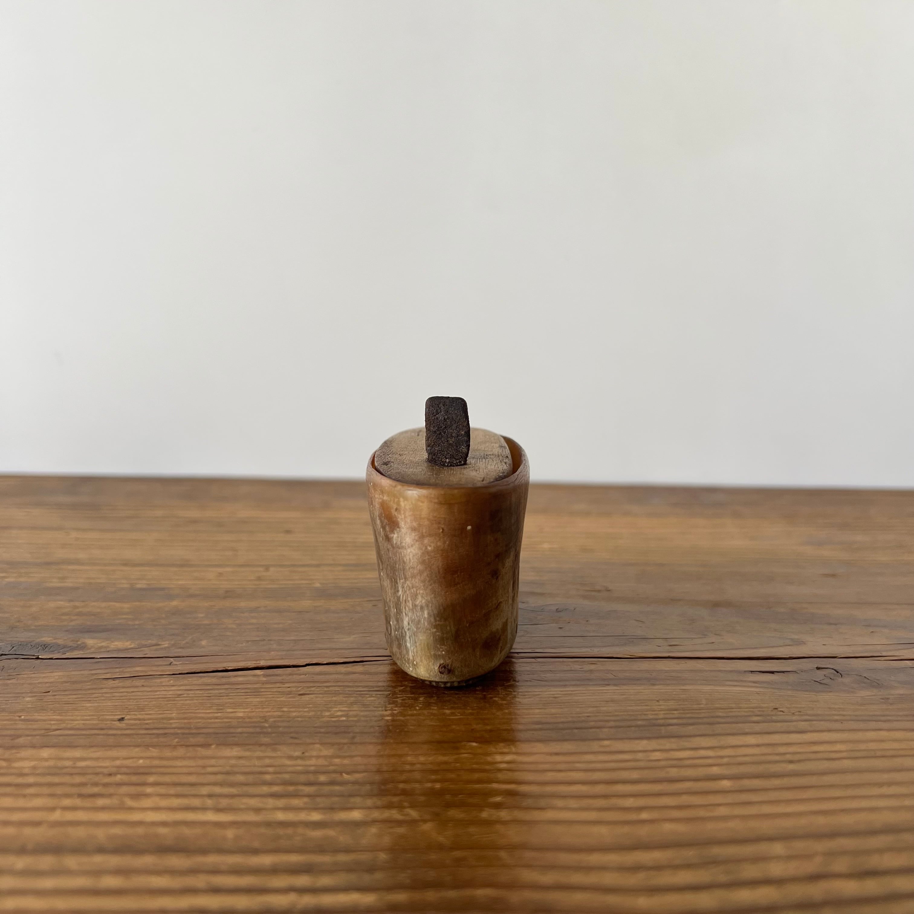 Horn Snuff Box | troldhaugen antiques ｜ 北欧アンティーク・古道具