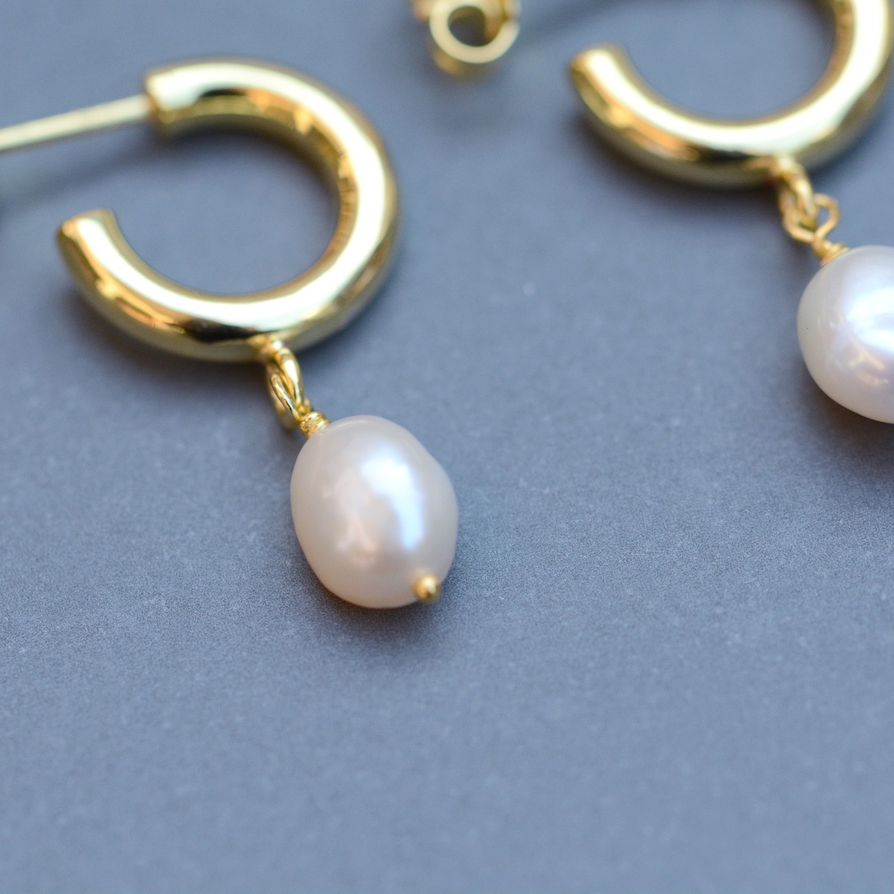 Elenaピアス・イヤリング ゴールド