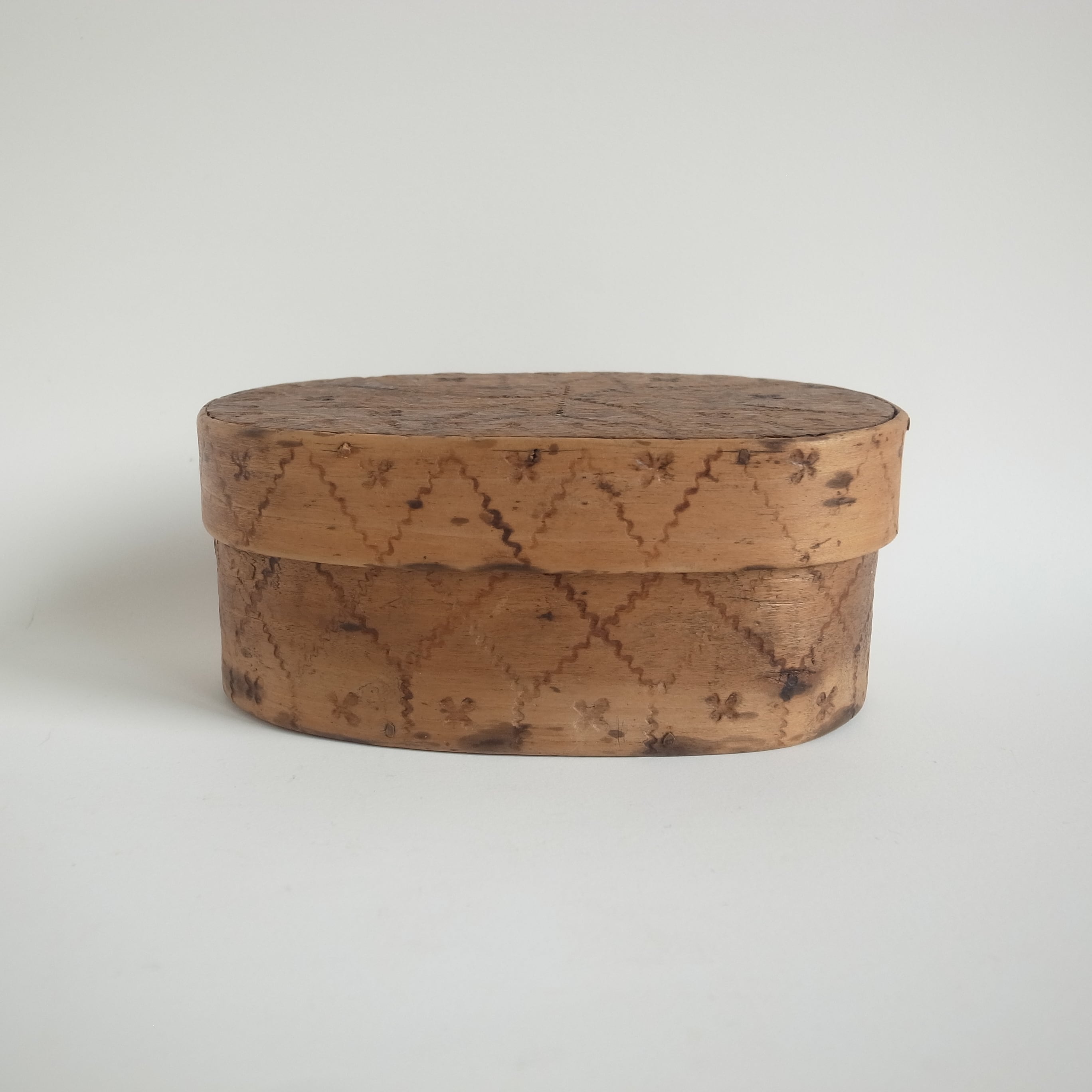 Svepask / スヴェープアスク 焼印模様入り （中） | troldhaugen