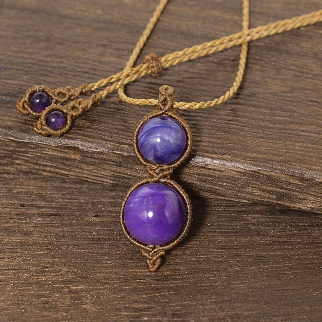 【一点物】チャロアイト10ミリ玉ミリ玉＋スギライト13ミリ玉を結んだマクラメネックレス