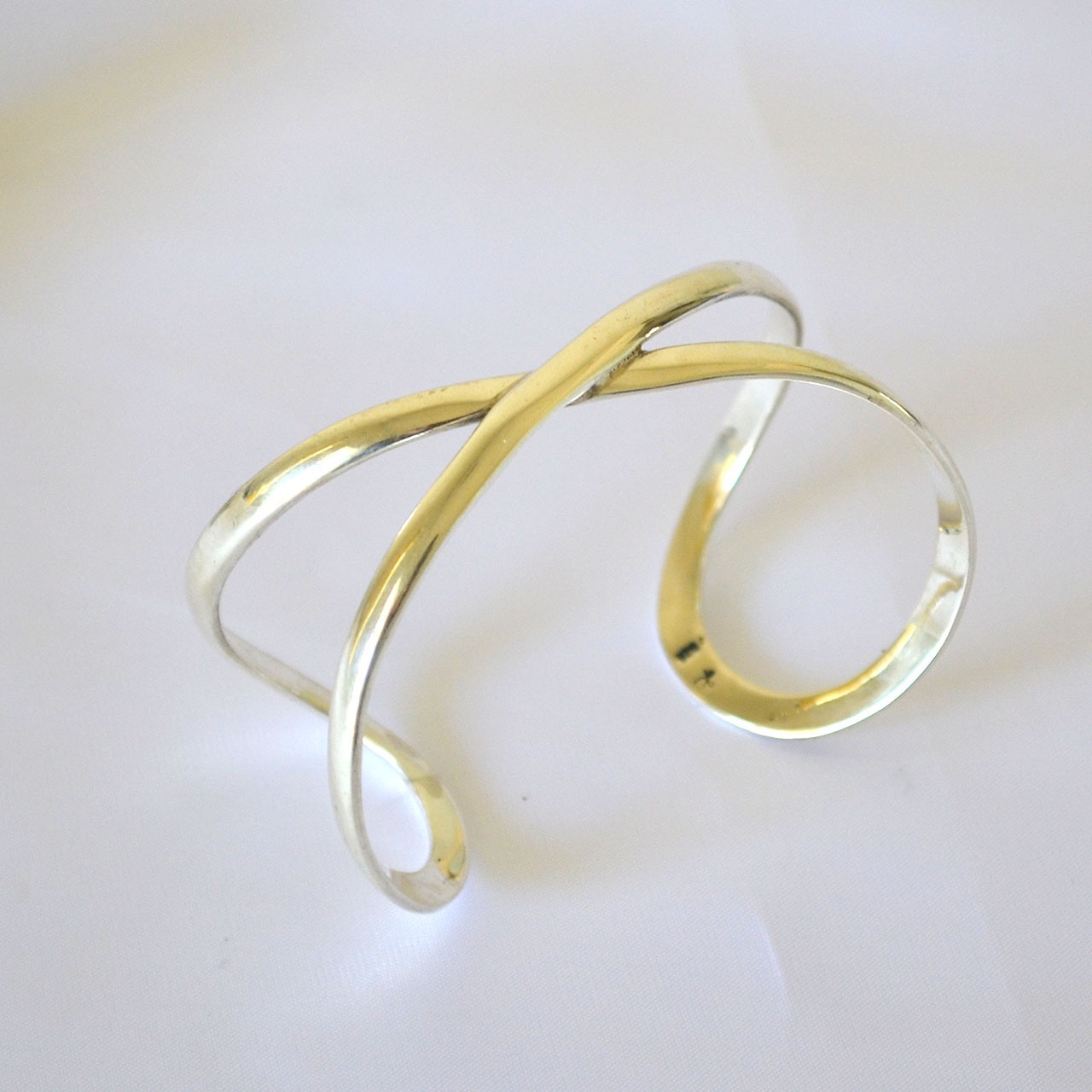 Cross Bangle (レディース)