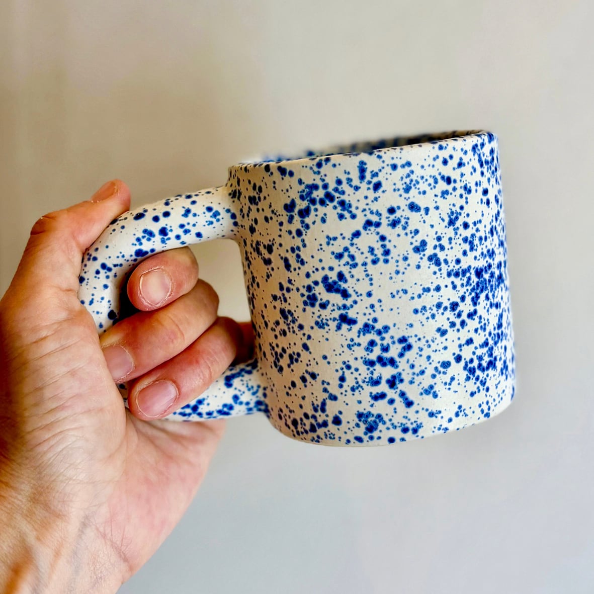 Jae Polgar splatter pattern mug_blue