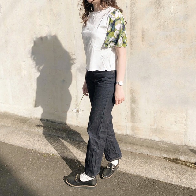 大きな花柄が可愛いトップス 柄スリーブTシャツ｜ブラック｜画像9