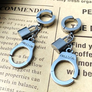 ステンレスハンドカフパドロックイヤリング