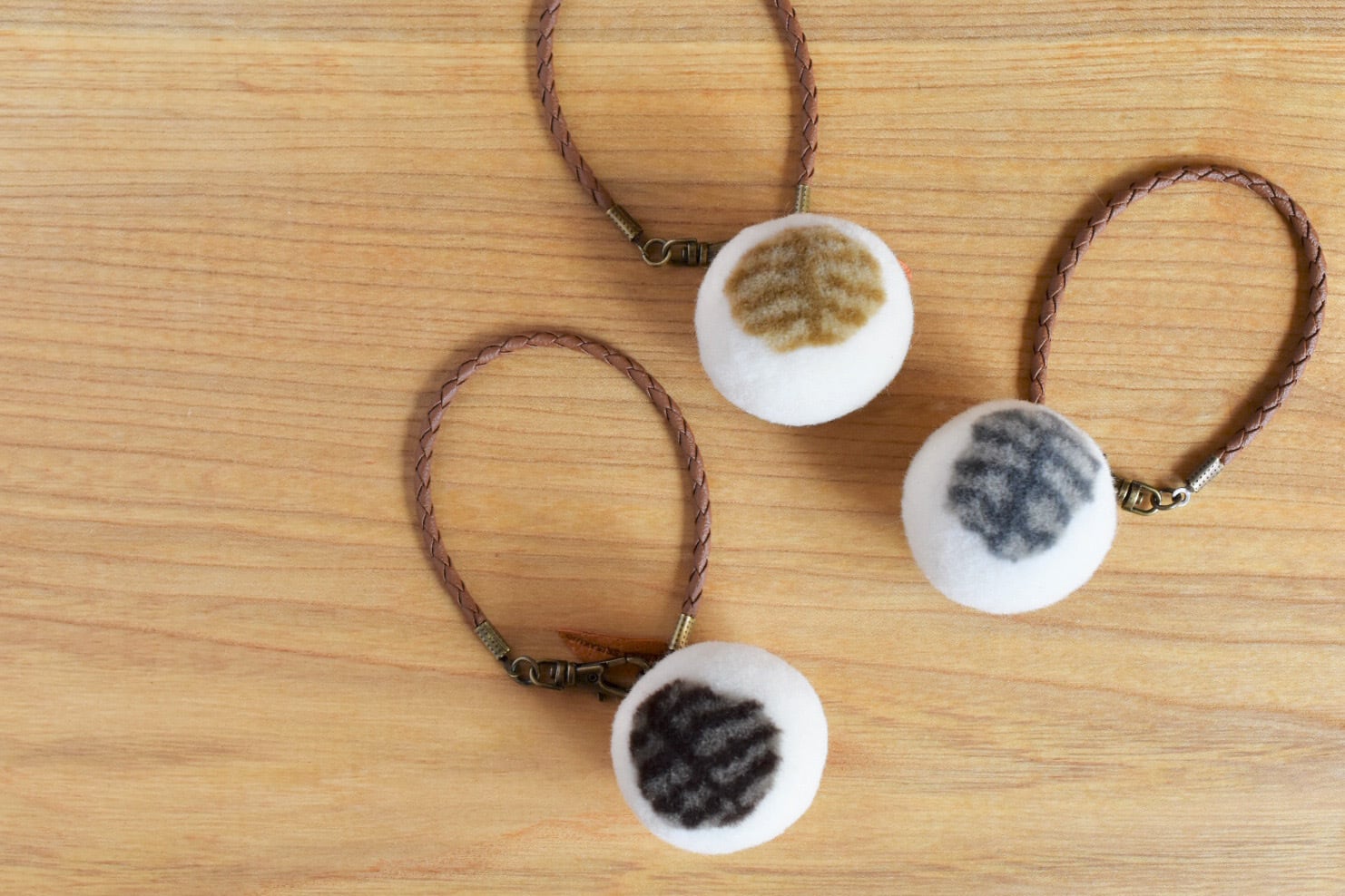 流れを感じる蓄光しずく猫さんバッグチャーム 流れを感じる蓄光しずく猫さんバッグチャーム