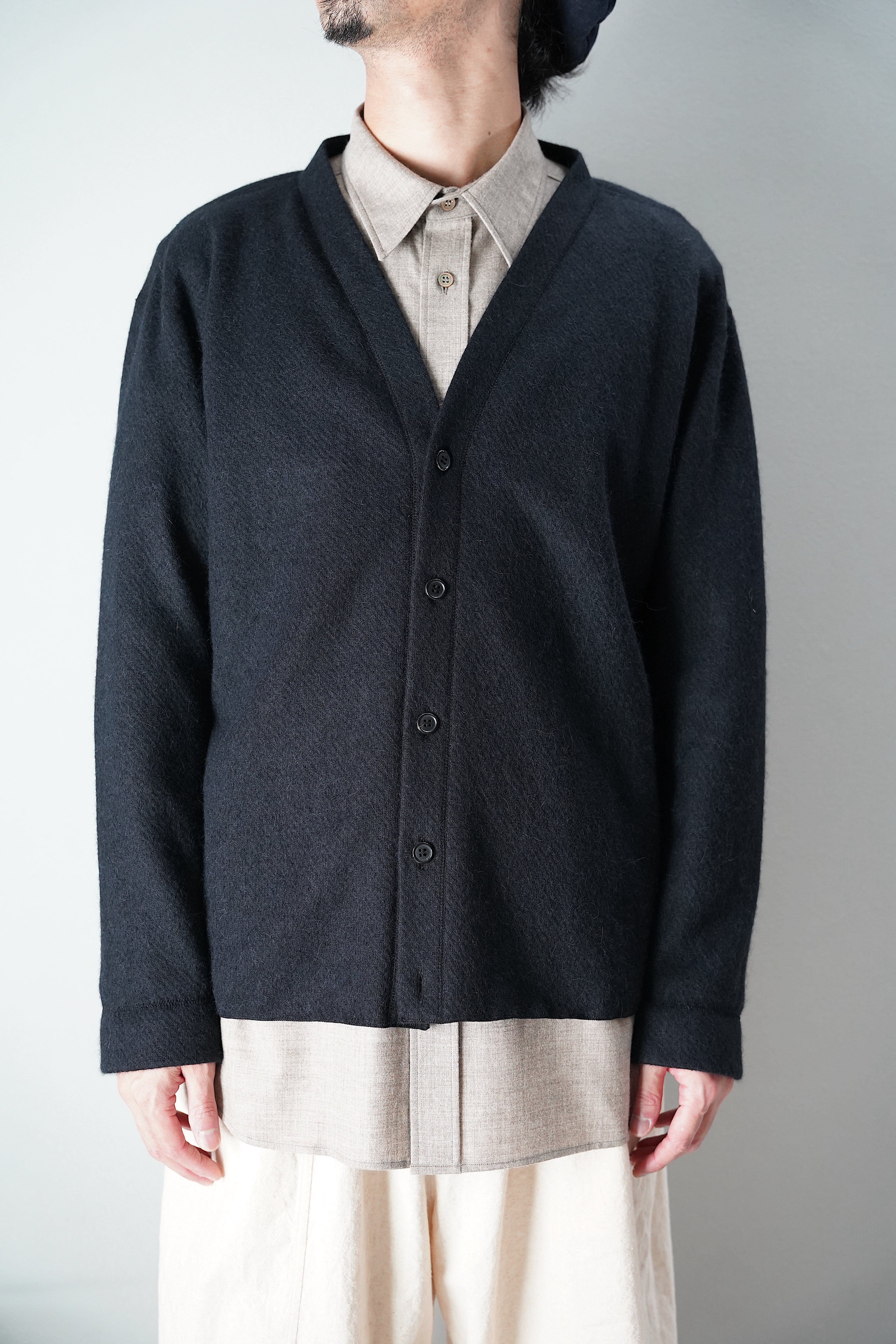 最後の1点】山内 縮絨アルパカニットカーディガン charcoal navy 最後の1点】山内 縮絨アルパカニットカーディガン charcoal navy