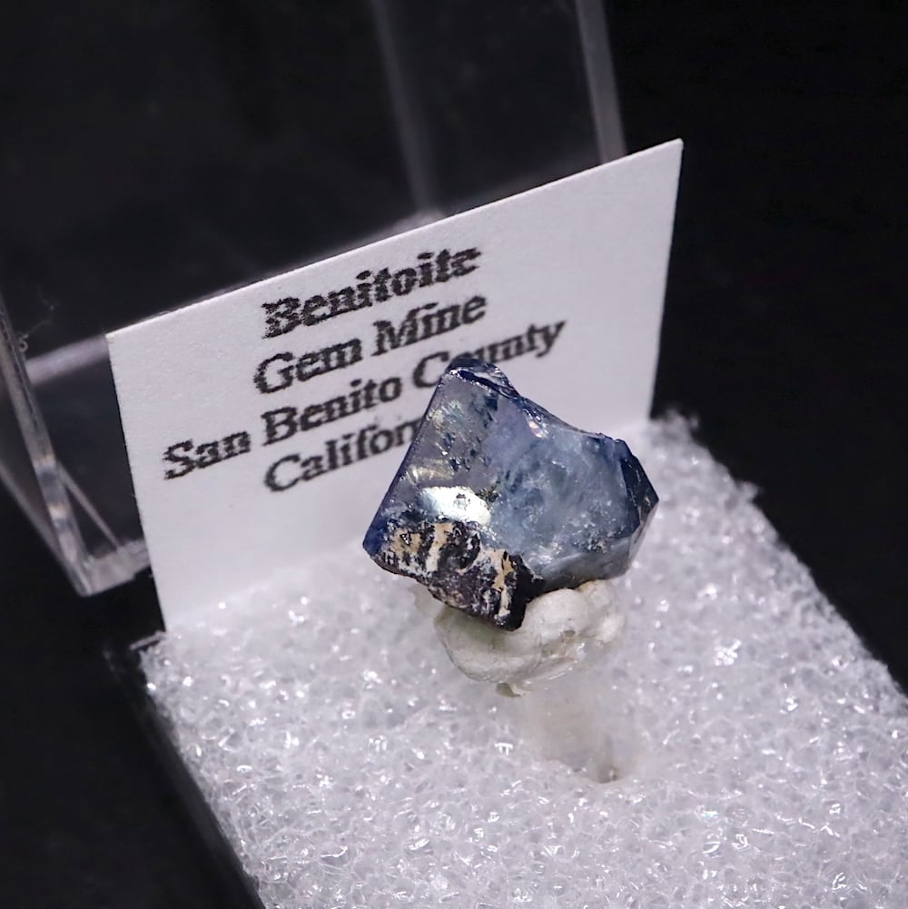 ベニトアイト ベニト石 ケース入り 結晶 BN219 鉱物 標本 天然石 原石