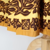 フラダンス 衣装 パウスカート ブラウン系 プルメリア柄 モンステラ柄 ハワイアンプリント アロハ フラ ダンス レッスン 練習 植物柄 花柄 シングル スカート フレア 華やか おしゃれ かわいい 上品 イエロー系 茶 黄 フラダンス衣装 おしゃれなスカート ハワイアンファッション カジュアル キュート ダンスウェア