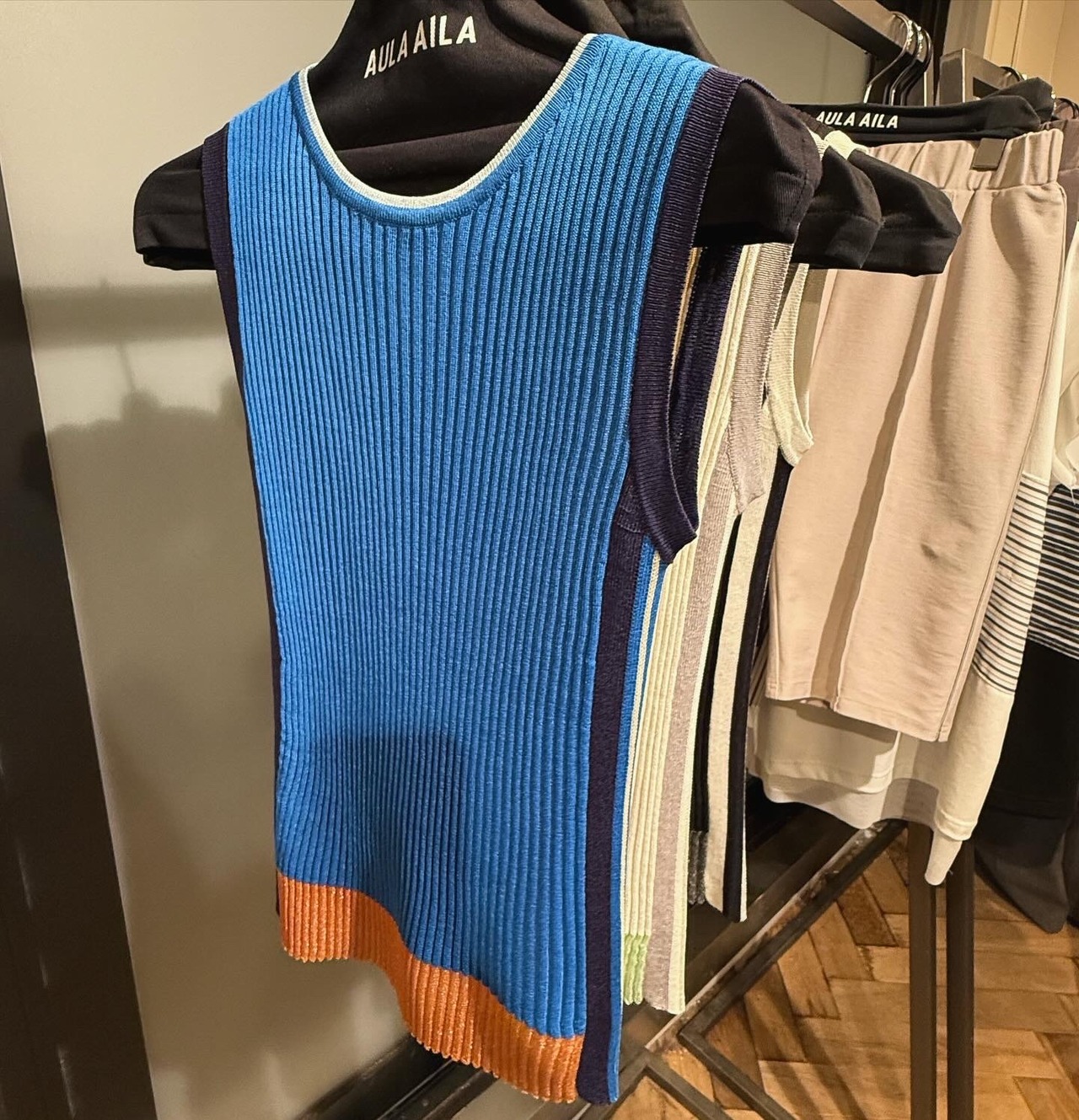 アウラアイラ　aulaaila　AULA AILA　２WAY SLEEVELESS SIDE LINE KNIT