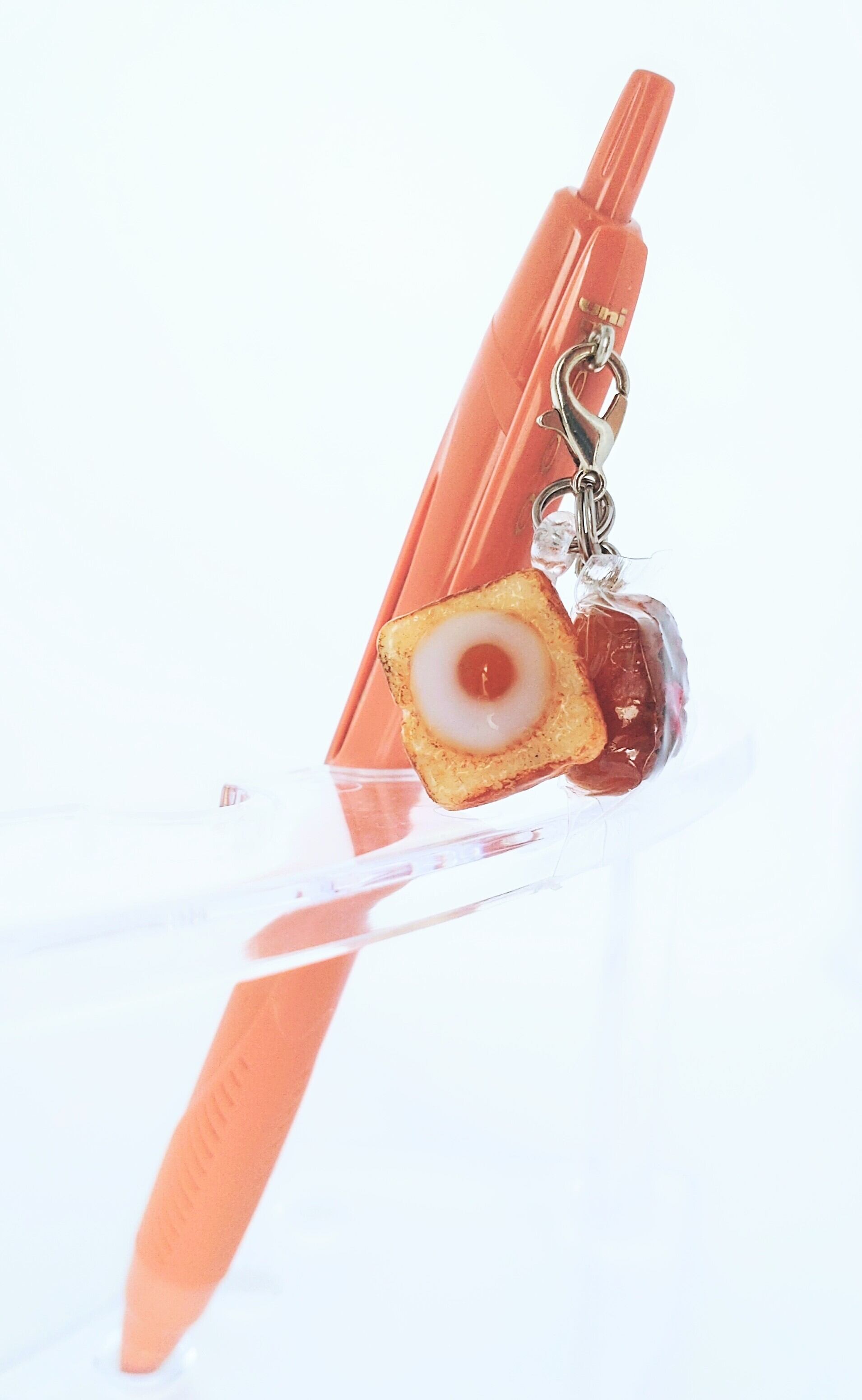 目玉焼き食パンと焼きそばパンのボールペン | torata -ハンドメイド