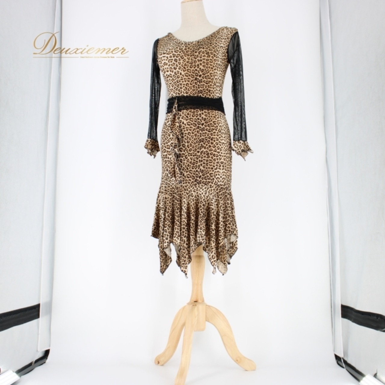 社交ダンス 衣装 ラテン ドレス ワンピース レッスンウェア パーティ衣装 オールシーズン ブラック系 ベージュ系 黒 ヒョウ柄 派手 レース 軽量 伸縮性 柔らかい 動きやすい フォーマル おしゃれ ステージウェア レディース ヒョウ柄ドレス クラシック ストレッチ ダンスウェア パーティー用 結婚式 ドレスアップ 成人式 流行り おすすめ