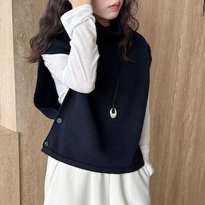 high-neck knit vest J00141