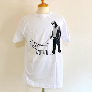 BANKSY T SHIRT - WALKING THE DOG　White