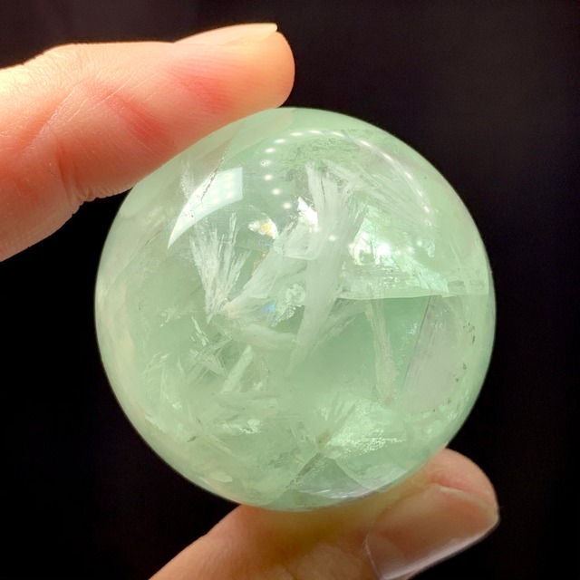 虹有り♪優しいミントグリーンの色合い♪エンジェルフェザーフローライトスフィア