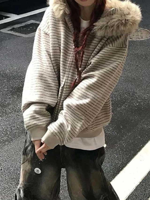 シーズンムード満点な華やぎをプラス ボリュームファーフードボーダーパーカー 大人可愛い 秋冬 おしゃれ ファー ボーダー リラクシー カジュアル 淡色 体型カバー 大きいサイズ 韓国 CH11516