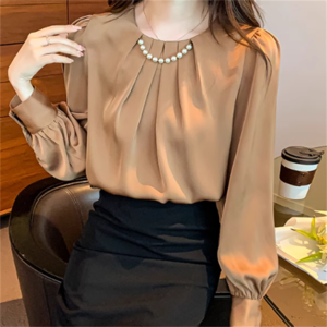 【送料無料】 トップス 2色 ブラウス 袖あり 長袖 クルーネック プルオーバー Aライン フレア ロング丈 装飾 薄手生地 かわいい 大人可愛い 大人女子 こなれ感 シンプル カジュアル 大人 上品 おしゃれ お洒落 コンサバ エレガント 無地 春 秋 20代 30代 40代 レディース 女性 デート お出かけ お茶会 女子会 休日 演奏会 授業参観 結婚式 二次会 パーティ 着回し プチプライス カラバリ デイリーユース 普段使い オルチャン ファッション パール ネックレス風 着痩せ インスタ映え