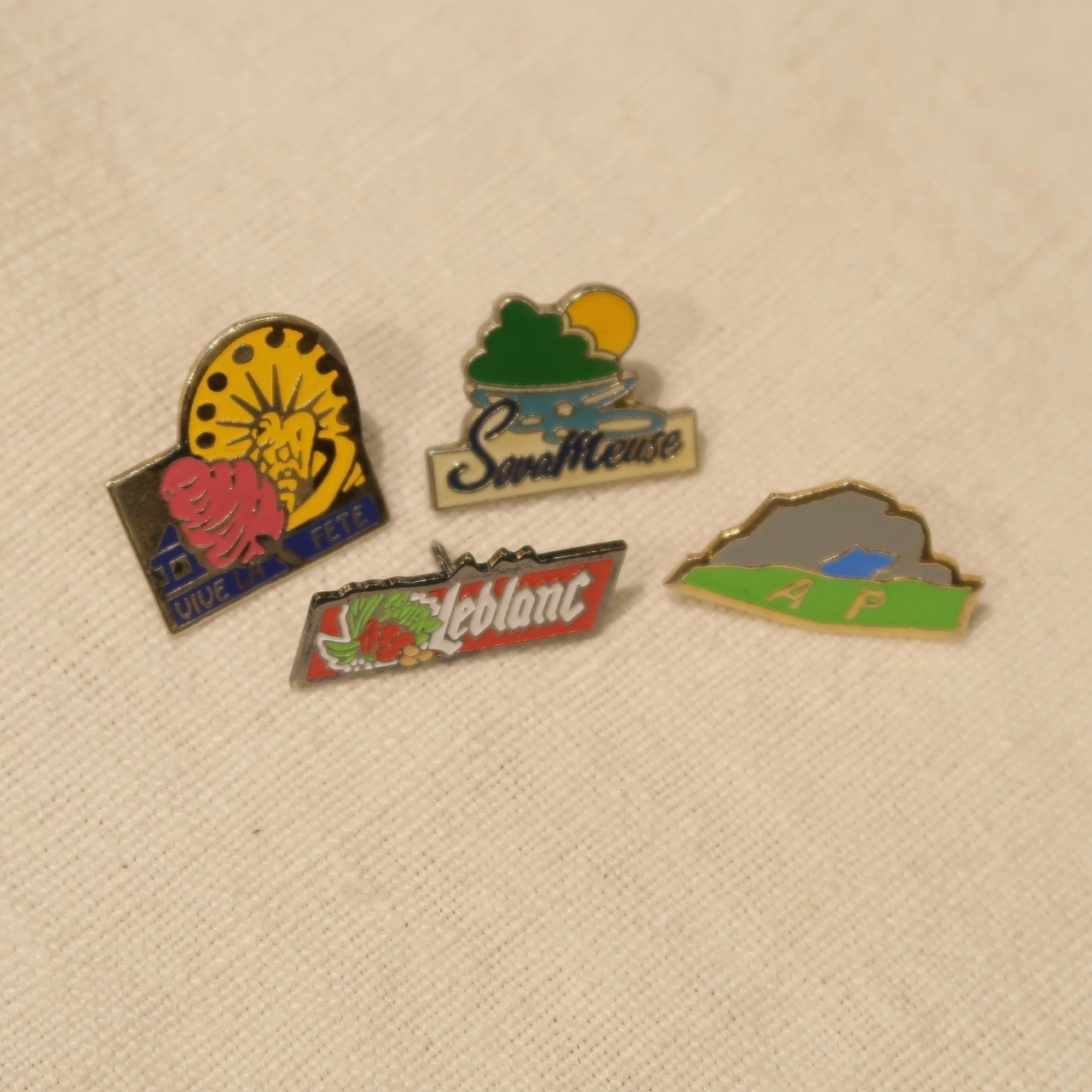 【フランスの古いピンバッチ】トロピカルカラーシリーズ