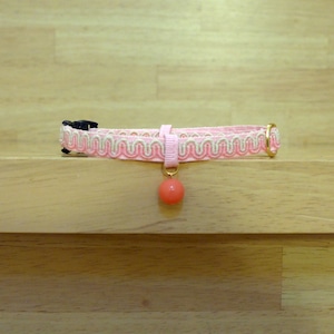 猫の首輪　ピンク×生成り　ビーズ