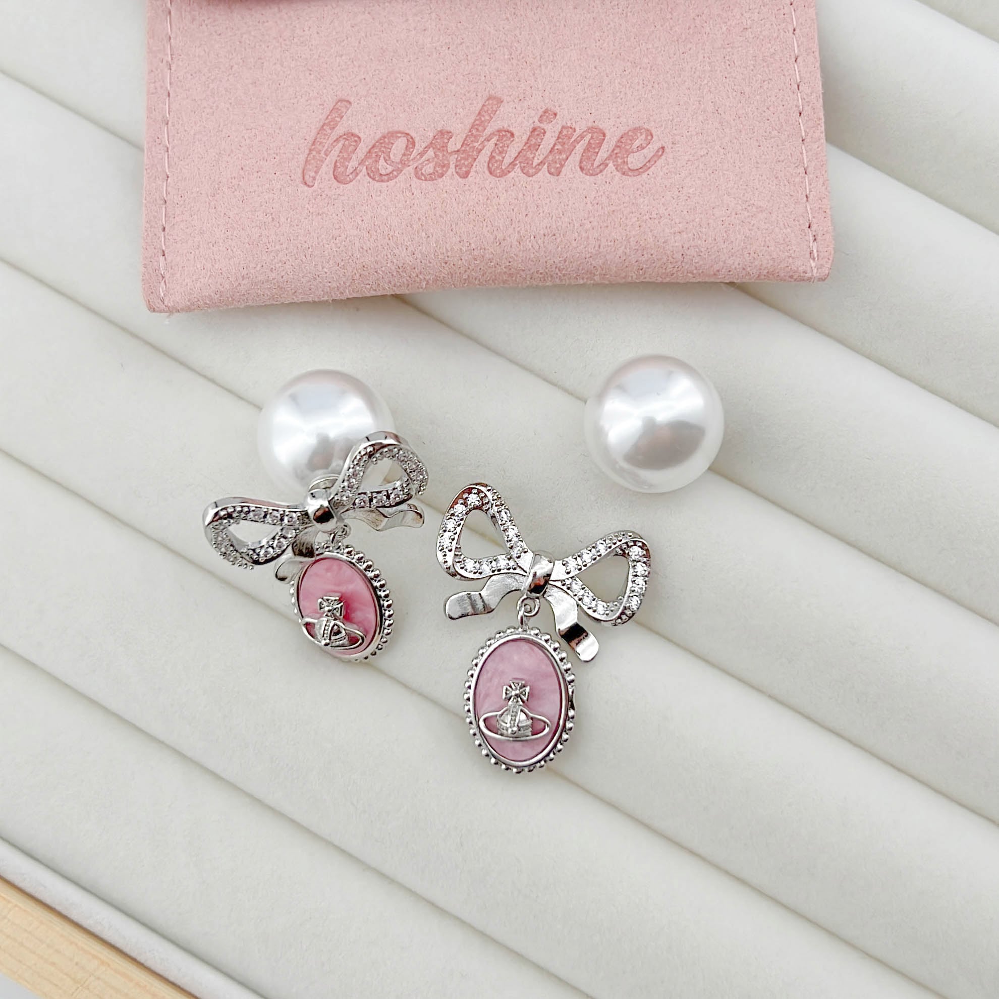 リボンモチーフのパールピアス