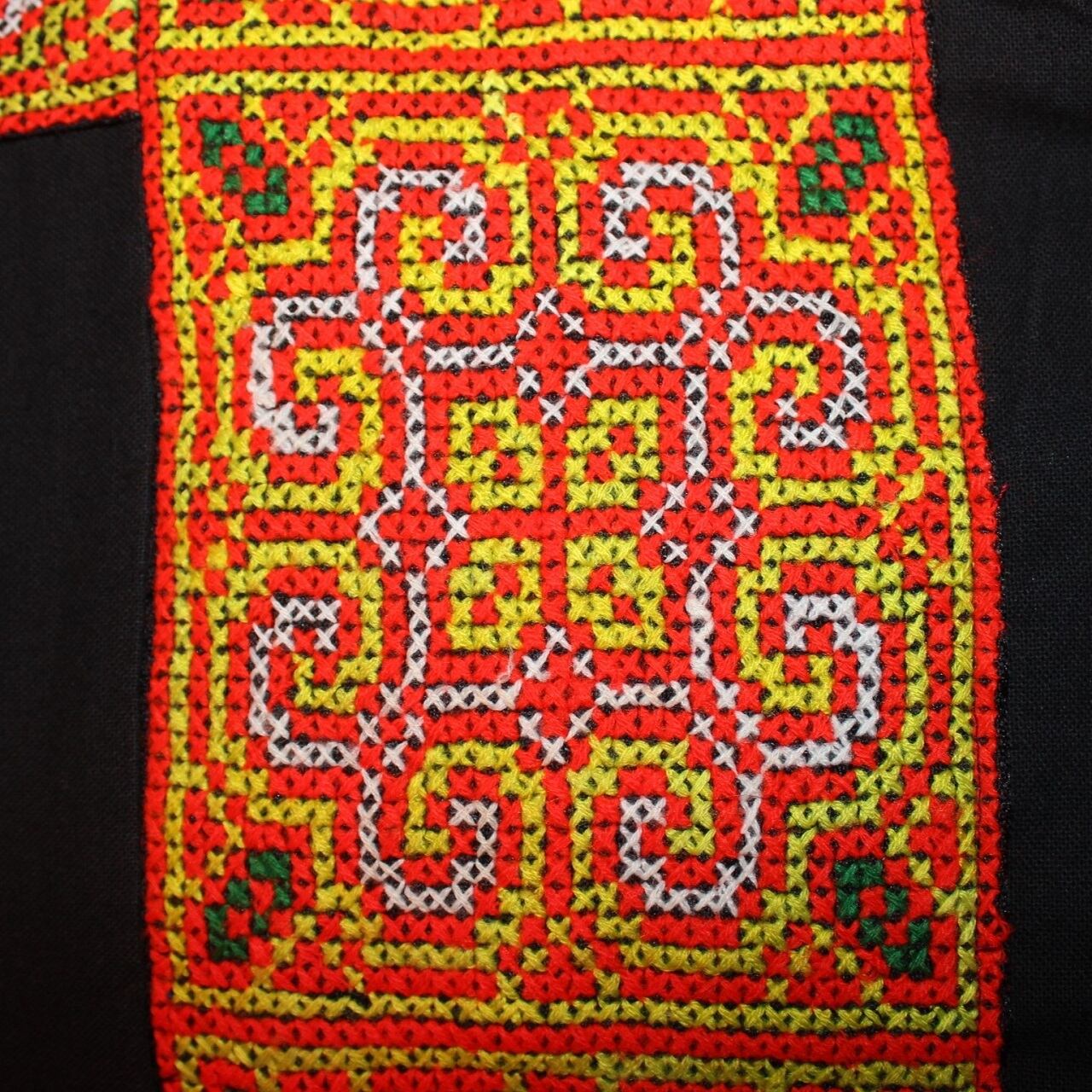 モン族刺繍サルエルパンツ[C] | タイの民族刺繍雑貨・衣料スアイチャイ