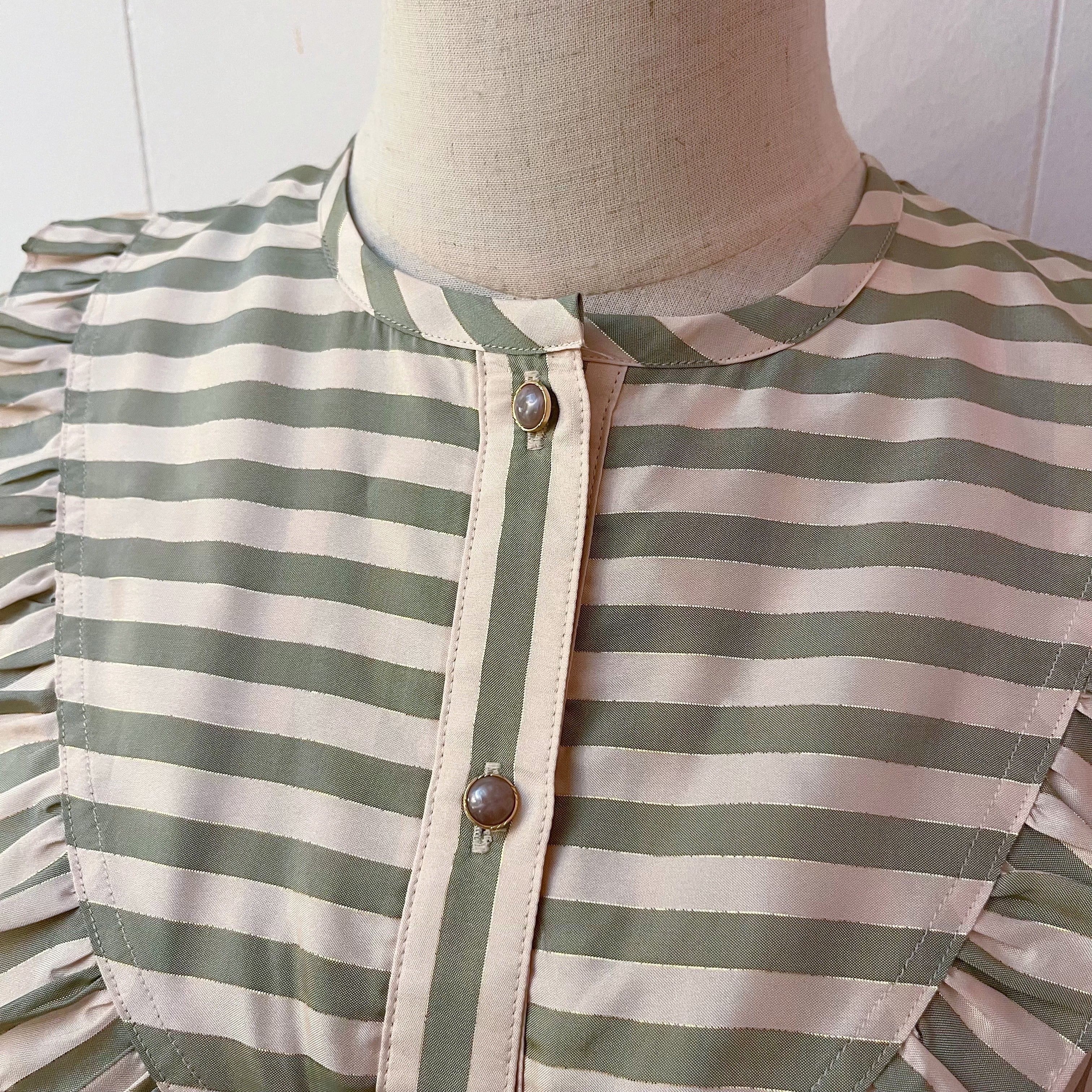 melon gold line stripe frill blouse