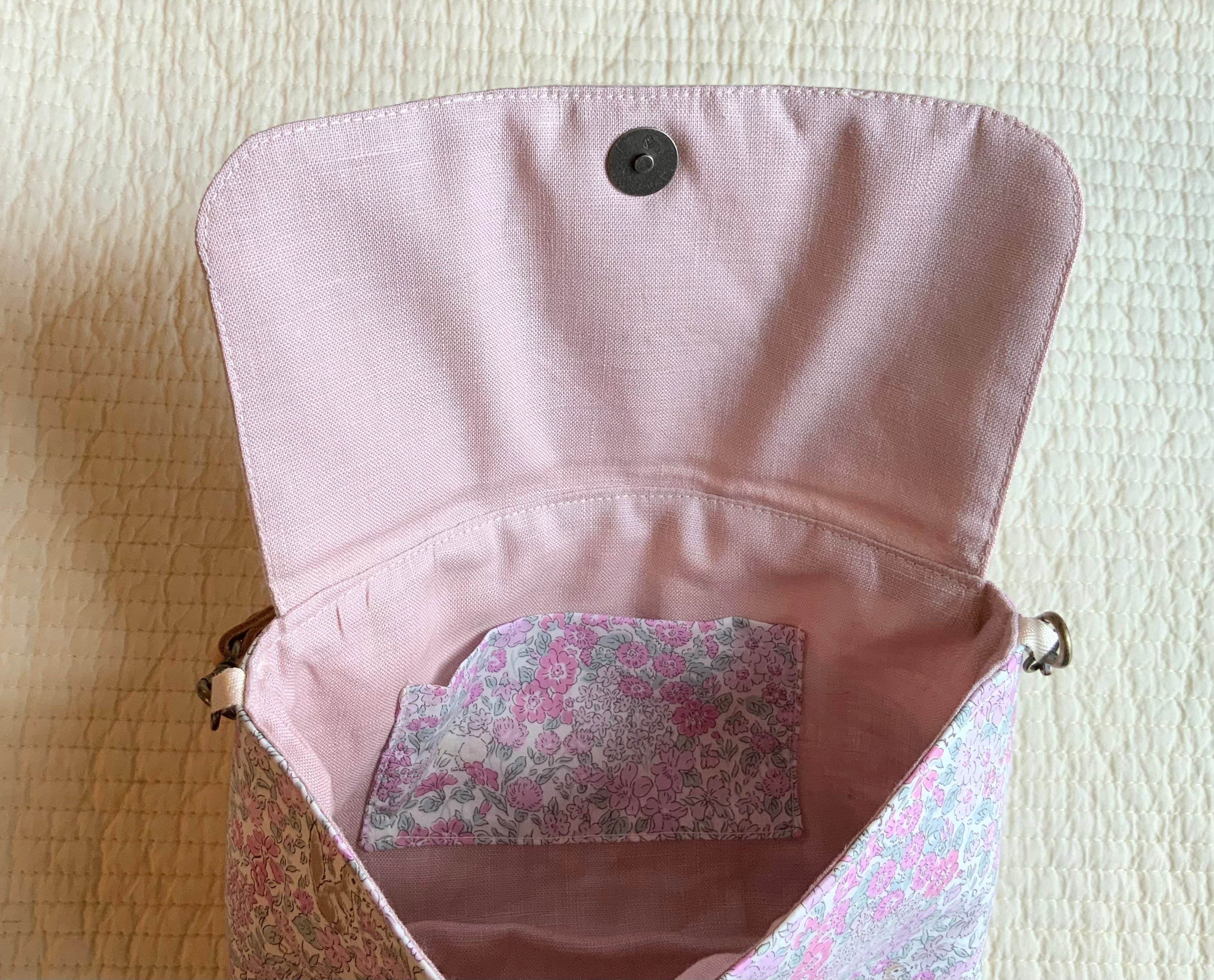 フワフワ中綿のフラップポーチ