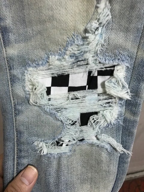 AMIRI アミリ アート パッチ スタッズ デニム クラッシュデニム AMIRI アミリ アート パッチ スタッズ デニム クラッシュデニム